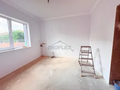 DUPLEX DESPARTIT DE GARAJ - Dumbravita