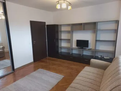 Apartament de vanzare 2 camere Centru Istoric,renovat,mobilat,123000 Euro - Brasov