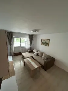 Apartament 2 camere decomandat Centrul Civic , 108000 euro - Brasov