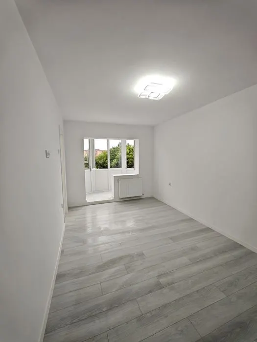 Vand garsoniera Tractoru,renovata lux,69500 Euro - foto 1