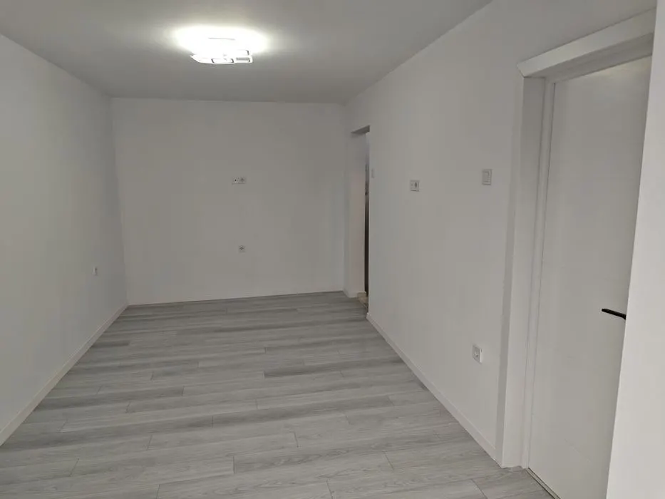 Vand garsoniera Tractoru,renovata lux,69500 Euro - foto 5