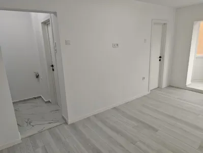 Vand garsoniera Tractoru,renovata lux,69500 Euro - foto 7