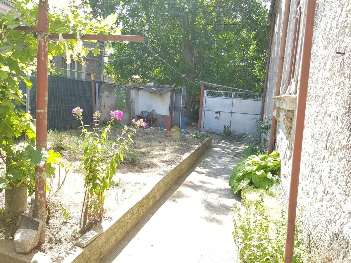 Casa din Caramida 93mp construiti, zona Centrala, Teren 213mp - foto 2