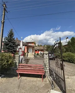 CASA + ANEXE GOSPODĂREȘTI+ GRĂDINA - foto 2