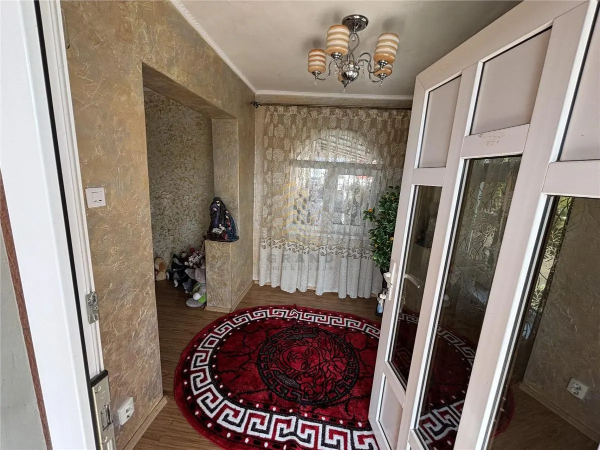CASA + ANEXE GOSPODĂREȘTI+ GRĂDINA - foto 4
