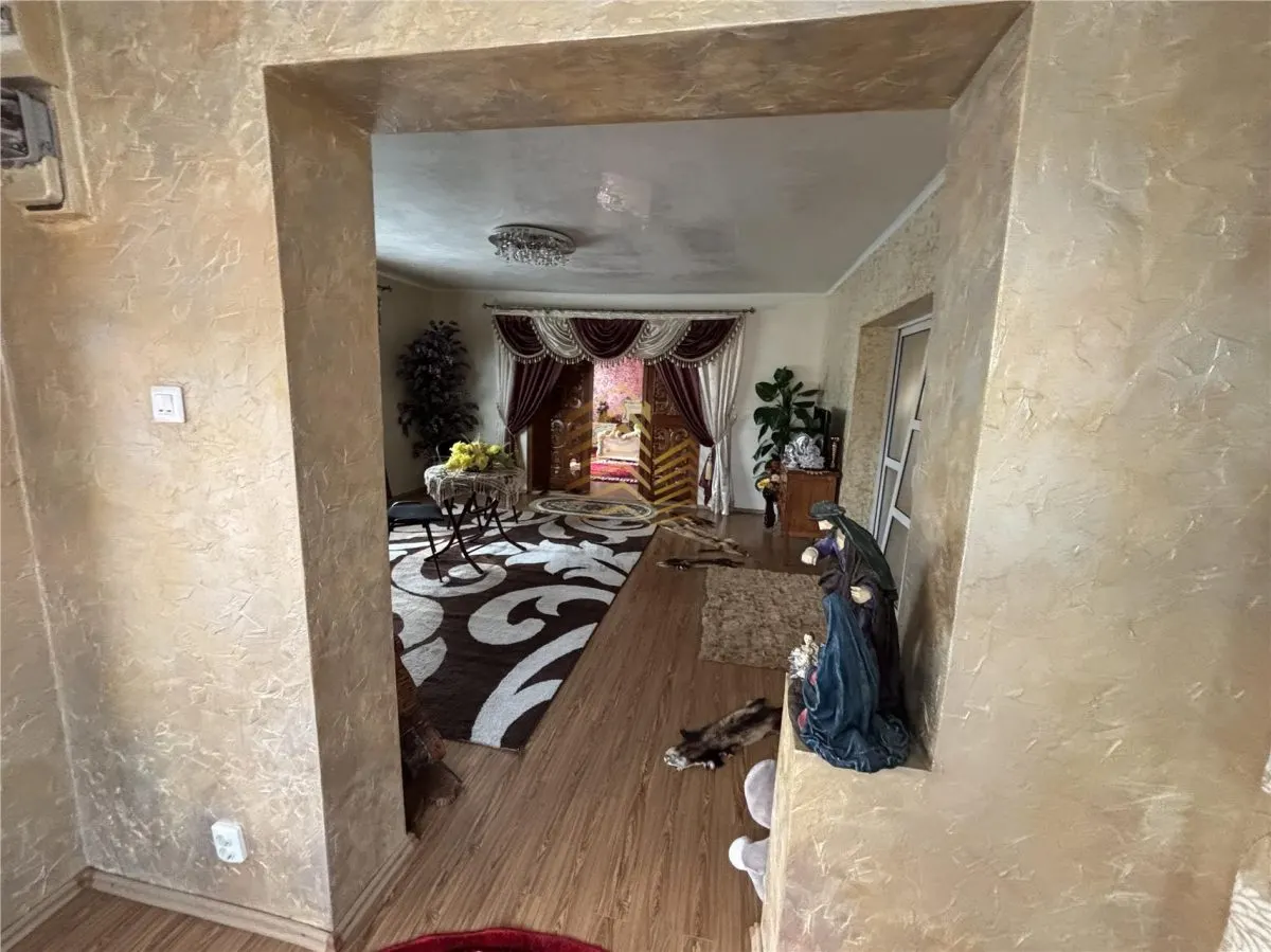 CASA + ANEXE GOSPODĂREȘTI+ GRĂDINA - foto 5
