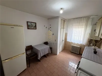 APARTAMENT 3 CAMERE | INTR VIOLETELOR - foto 3