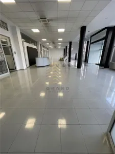 SE INCHIRIAZA SPATIU COMERCIAL - foto 7