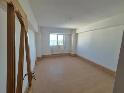 LIBER! 4 camere transformat in 3 camere, bloc cu lift, decomandat, Bariera - foto 2