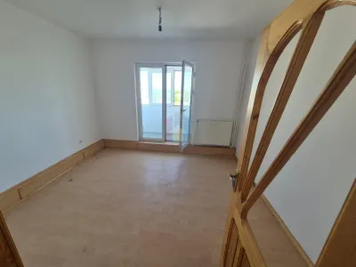 LIBER! 4 camere transformat in 3 camere, bloc cu lift, decomandat, Bariera - foto 3