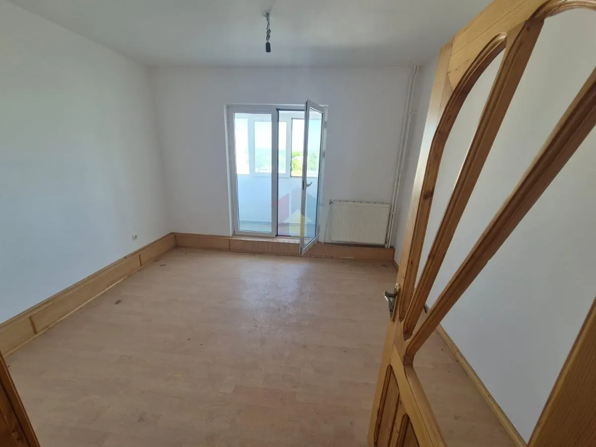 LIBER! 4 camere transformat in 3 camere, bloc cu lift, decomandat, Bariera - foto 3