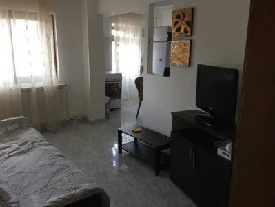 Apartament 3 camere de închiriat – Independenței, lângă Universitatea de Medicină și Farmacie „Grigore T. Popa” din Iași - foto 3