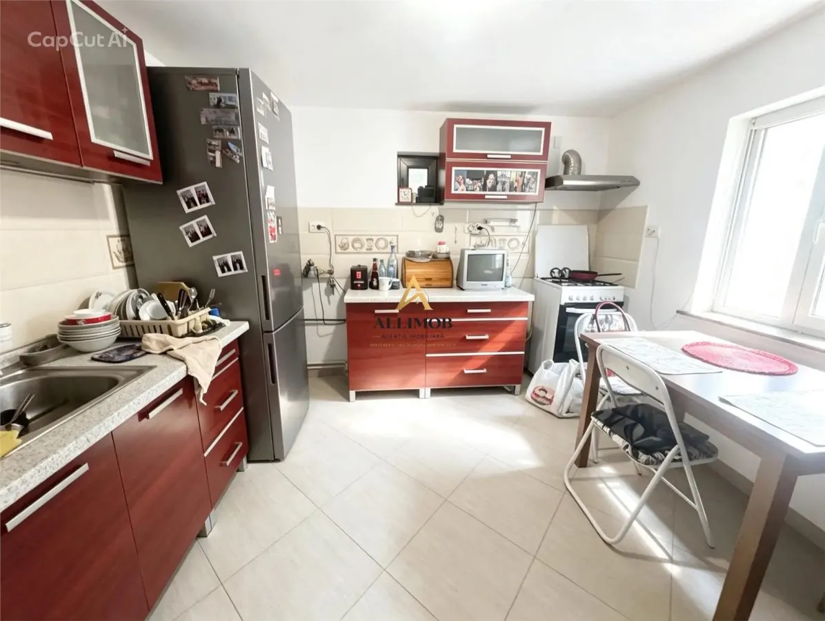 Casa de vanzare Ploiesti – Zona Sala Sporturilor | Complet renovata si consolidata în 2024 | Garaj | 99.000 Euro - foto 1