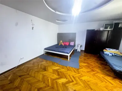 Casa de vanzare Ploiesti – Zona Sala Sporturilor | Complet renovata si consolidata în 2024 | Garaj | 99.000 Euro - foto 3