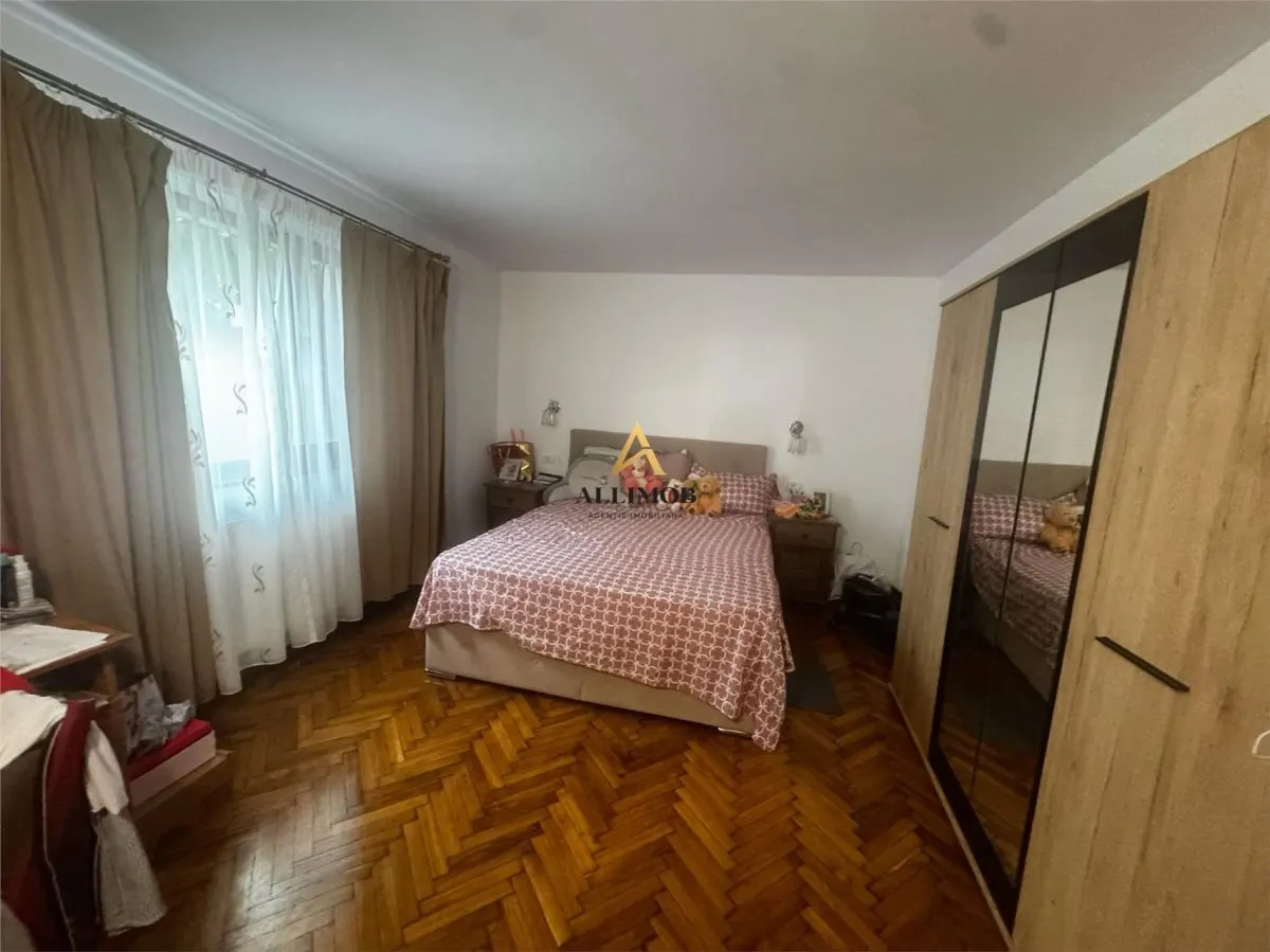 Casa de vanzare Ploiesti – Zona Sala Sporturilor | Complet renovata si consolidata în 2024 | Garaj | 99.000 Euro - foto 5