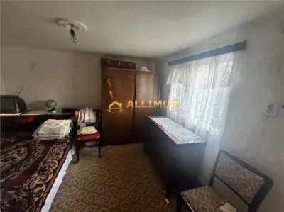 Casa batraneasca si teren 758 mp in Negoiesti. - foto 9