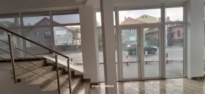 Cladire comerciala de vanzare 1000 mp! - foto 5