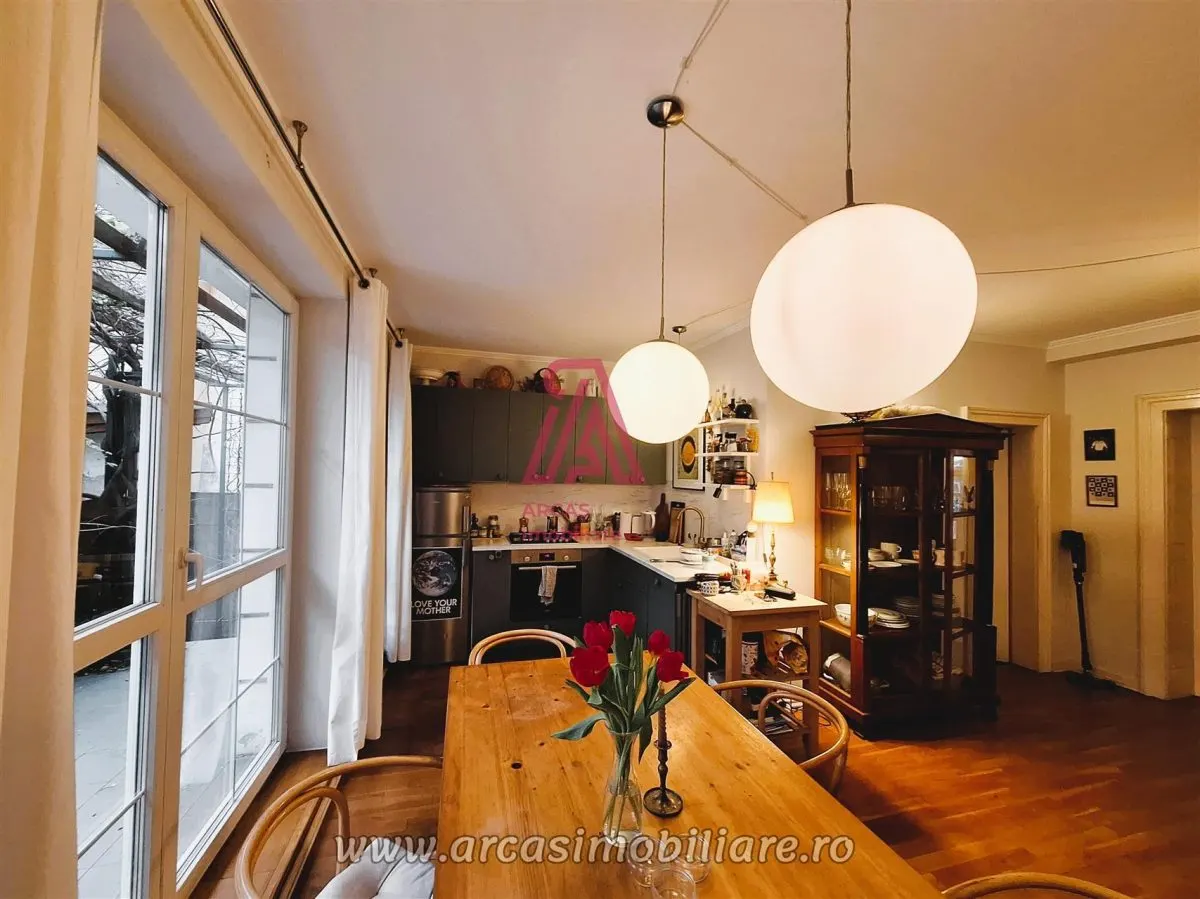 Casa de inchiriat 6 camere Parcul Sub Arini! - foto 1