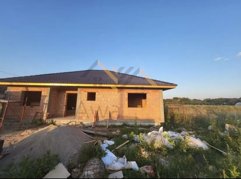 Casa la rosu de vânzare in Mocira - foto 12