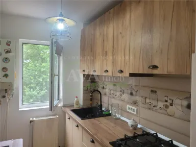 Apartament 3 camere semidecomandat, zona Orizont - foto 11