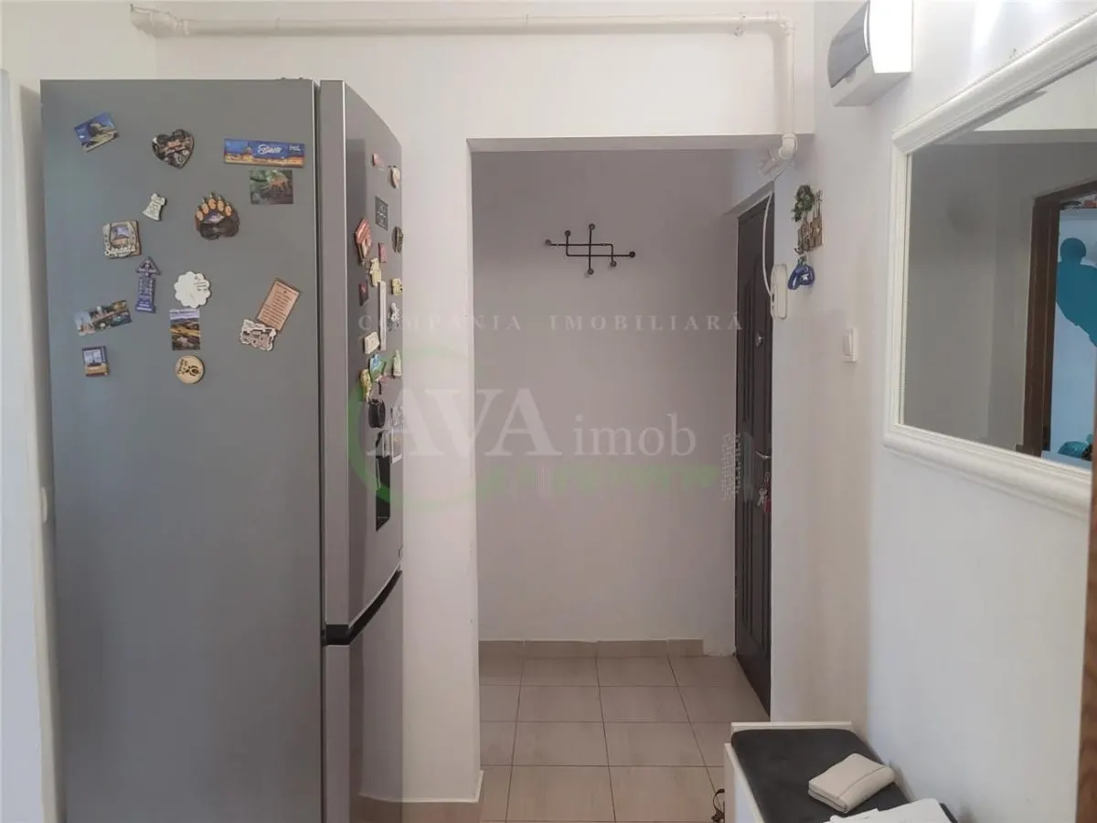 Apartament 3 camere semidecomandat, zona Orizont - foto 12