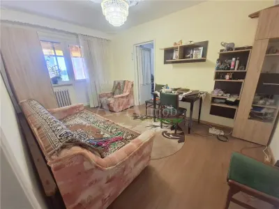 Apartament 2 camere semidecomandate, zona Milcov - foto 3