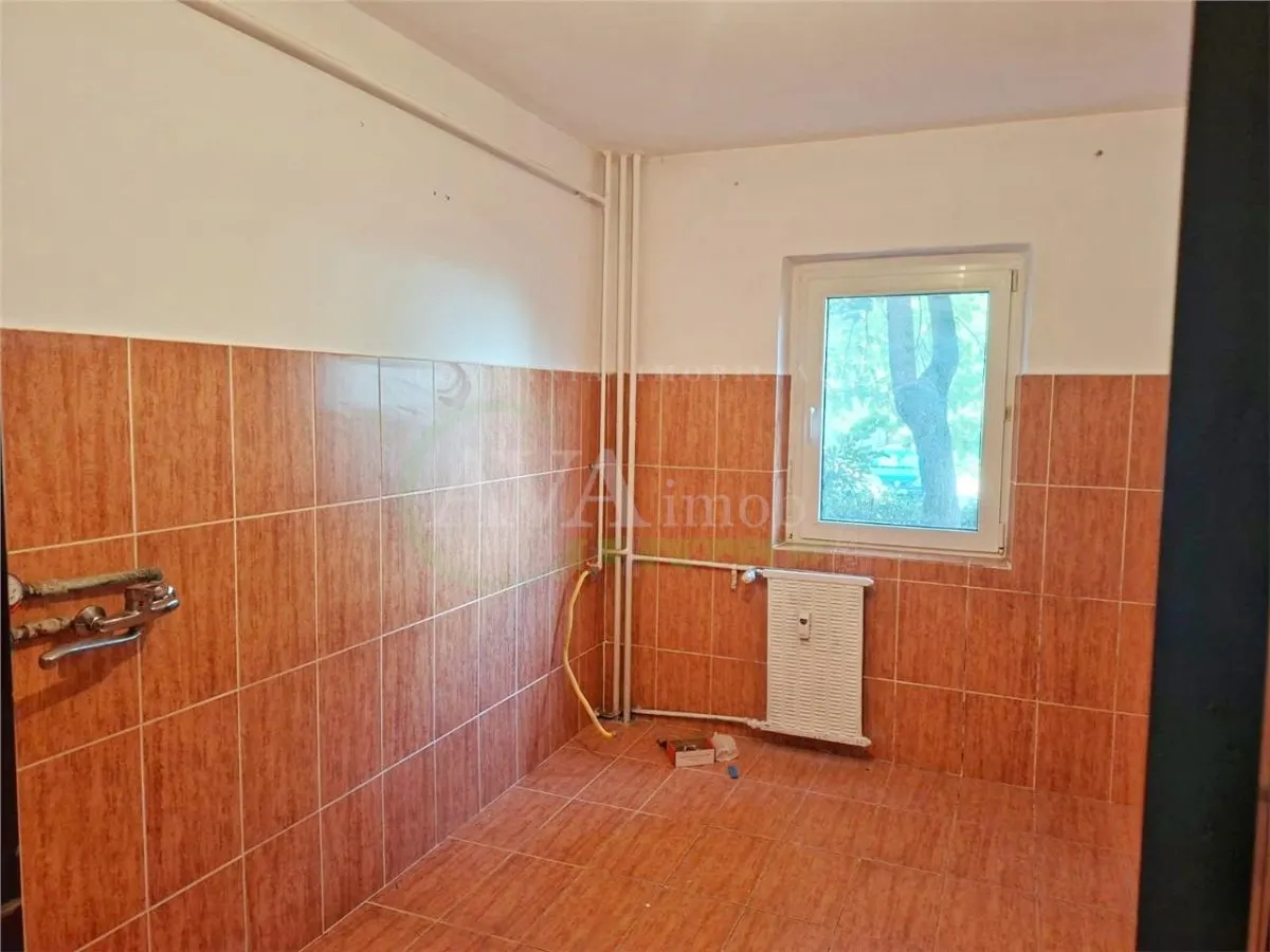 Apartament 2 camere semidecomandat, zona Narcisa - foto 8