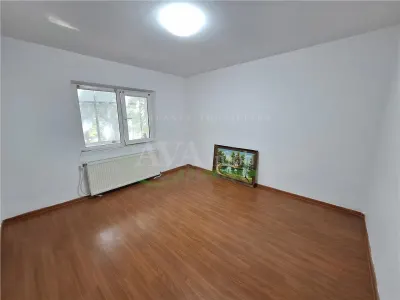 Apartament 3 camere decomandate, zona Nord-Bacau - foto 12
