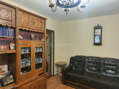 Apartament cu 3 camere, decomandat, zona Bd. Republicii - foto 2