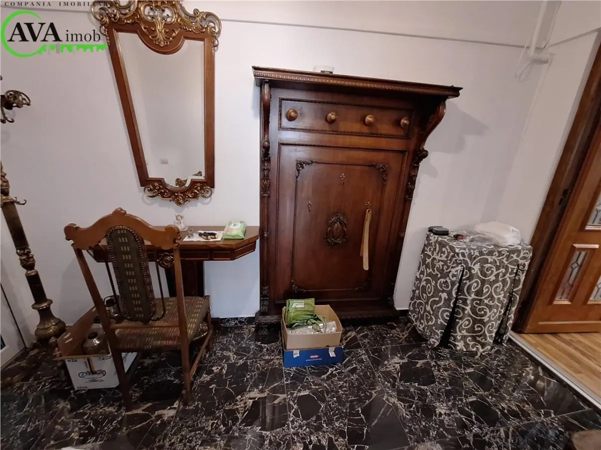 Apartament 4 camere, 3 balcoane, zona centru - foto 16