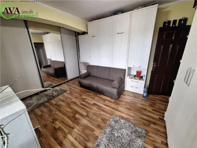Apartament 4 camere, 3 balcoane, zona centru - foto 3