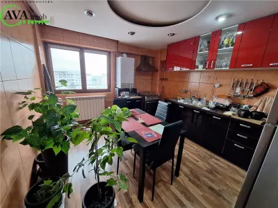 Apartament 4 camere, 3 balcoane, zona centru - foto 7