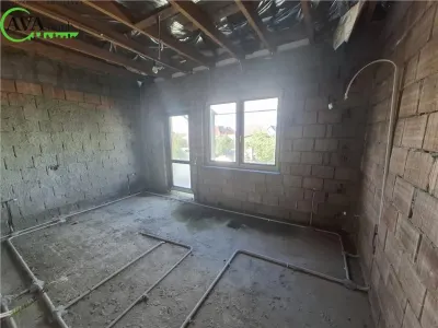 Casa la  rosu P+1 | 170 mp | 5 camere, zona Serbanesti - Bacau