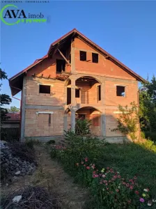 Vila P+1E+M, teren 544 mp, zona Lilieci - Bacau