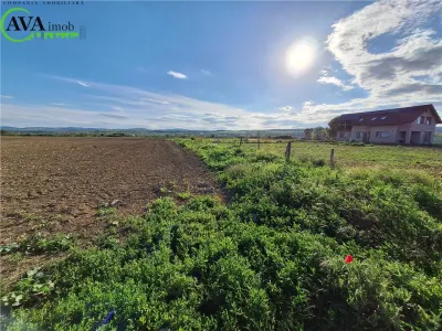 Teren intravilan 1200 mp, zona Margineni - foto 2