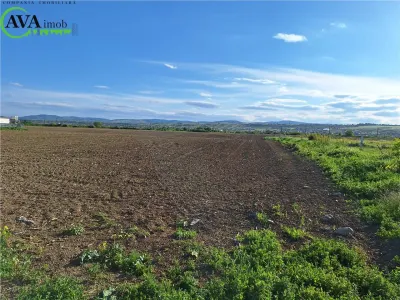 Teren intravilan 1200 mp, zona Margineni - foto 5