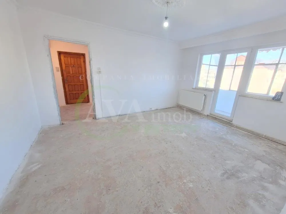 Apartament 2 semidecomandate, cu centrala, zona Cora - foto 1