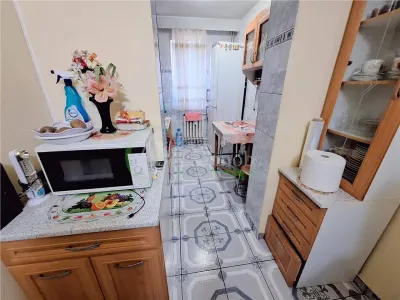 Apartament  2 camere semidecomandat, zona Orizont - foto 2