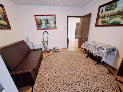 Apartament 3 camere semidecomandat zona Milcov - foto 5
