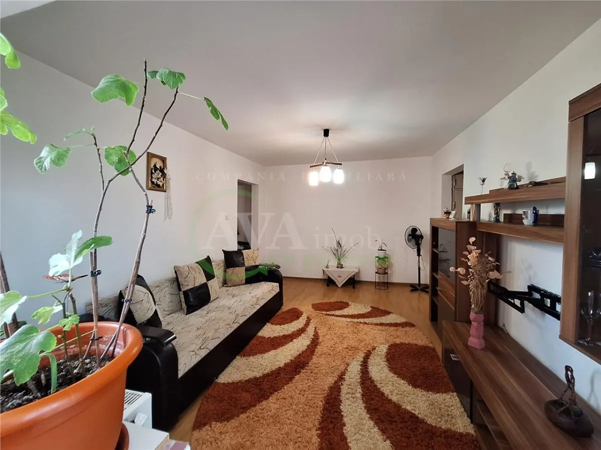 Apartament 2 camere semidecomandate, zona Piata Sud - foto 1