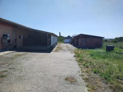 Hala industriala de vanzare sau inchiriere– Misca - judetul Bihor - 972 mp construiti  -Teren 12538 mp - Utilitati complete - foto 4