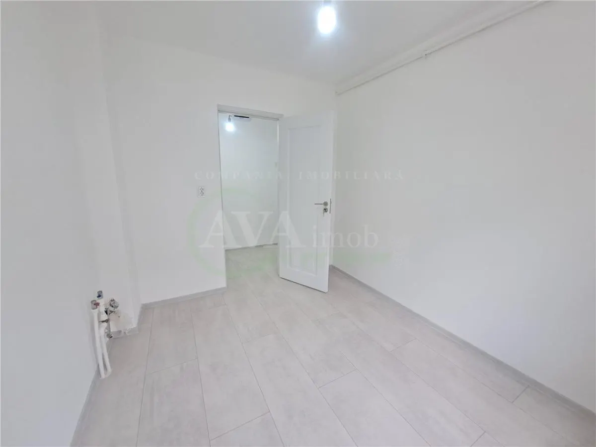 Apartament 2 camere, etaj 2, cu centrala, nemobilat, Piata Sud - foto 2