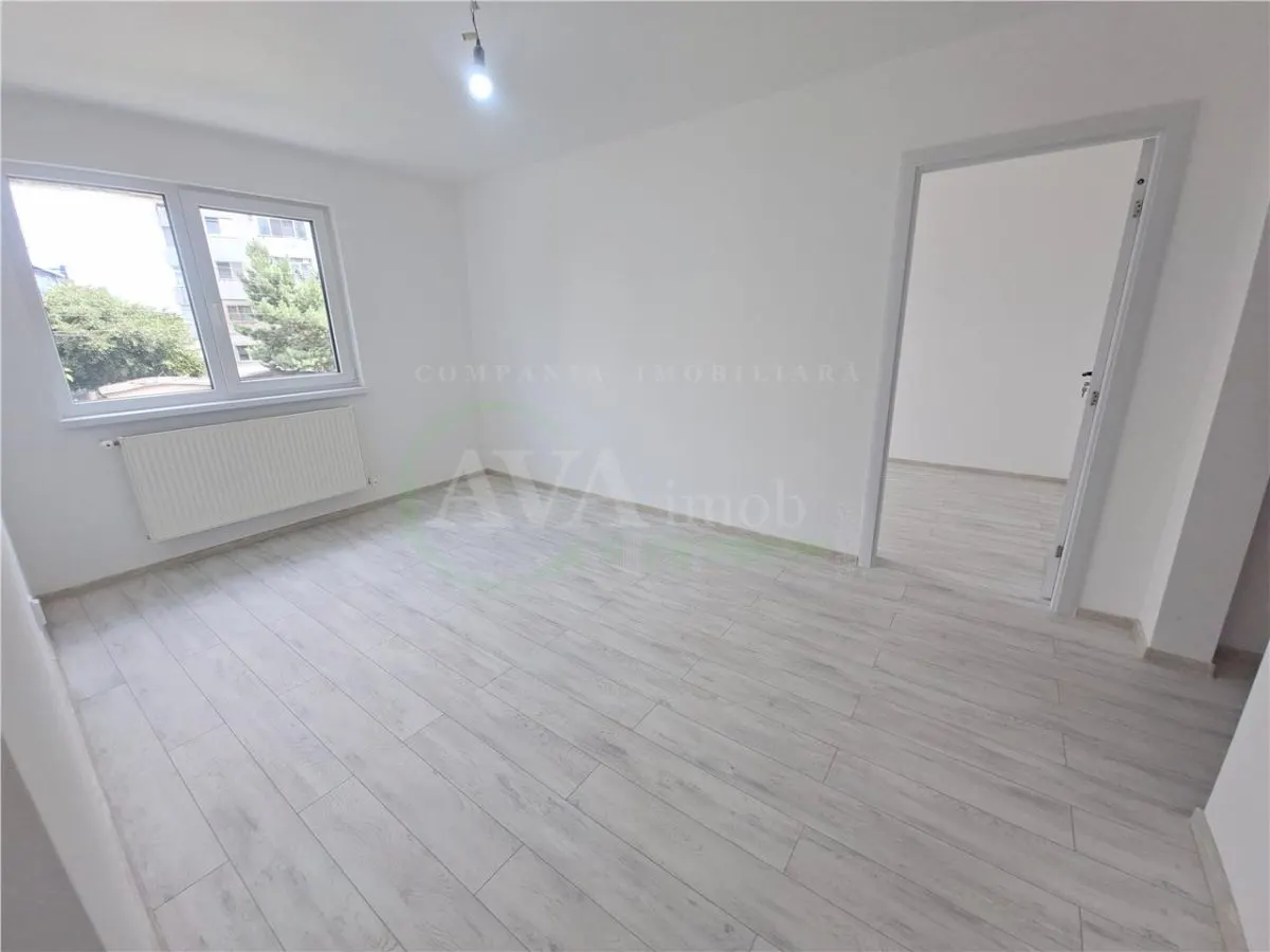 Apartament 3 camere, etaj 1, nemobilat, cu centrala, zona Bazinul de Inot - foto 1