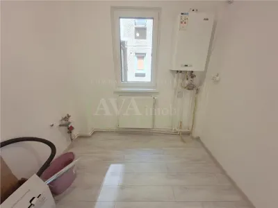 Apartament 3 camere, etaj 1, nemobilat, cu centrala, zona Bazinul de Inot - foto 12
