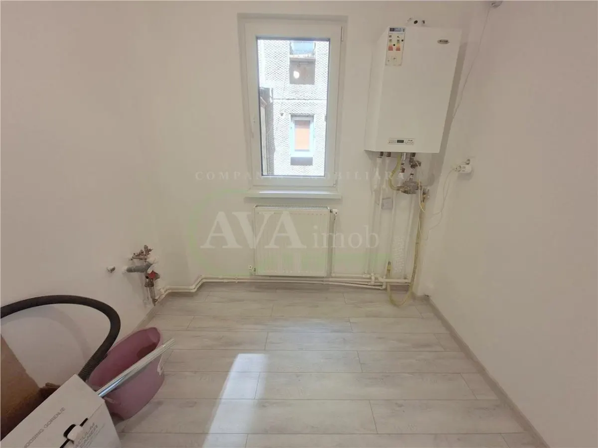 Apartament 3 camere, etaj 1, nemobilat, cu centrala, zona Bazinul de Inot - foto 12
