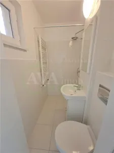 Apartament 3 camere, etaj 1, nemobilat, cu centrala, zona Bazinul de Inot - foto 6