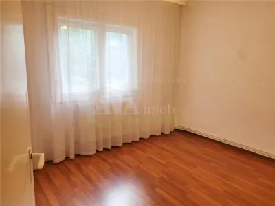 Apartament 3 camere semidecomandate, zona Mioritei - foto 3