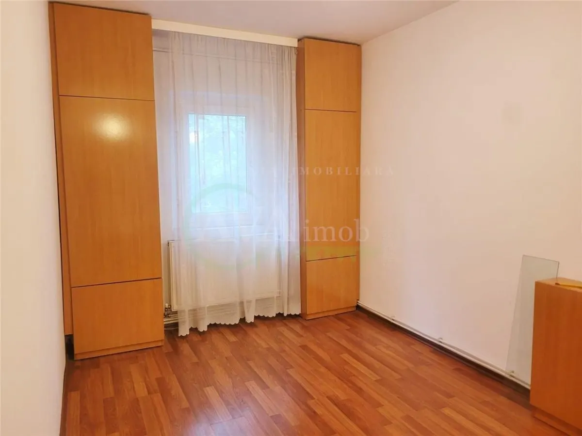 Apartament 3 camere semidecomandate, zona Mioritei - foto 6