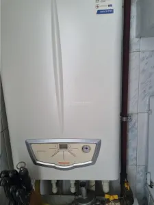 Apartament 3 cam renovat  et 3 din 4  zona F-uri - foto 10