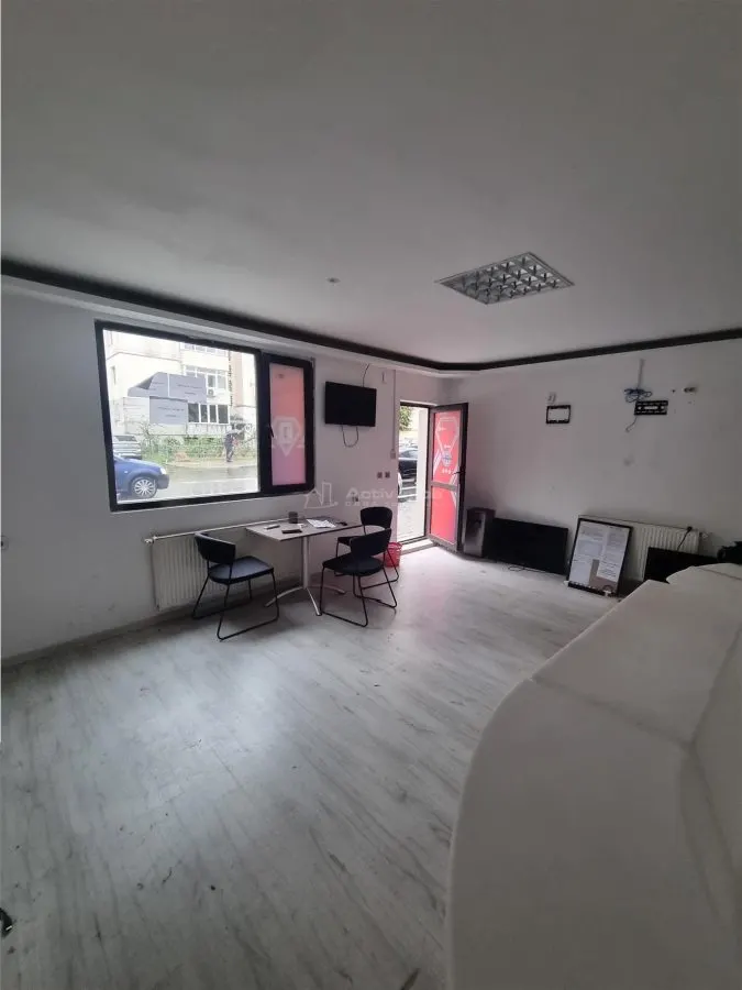 De inchiriat Spatiu comercial si teren strada Bucuresti langa C.E.C - foto 1